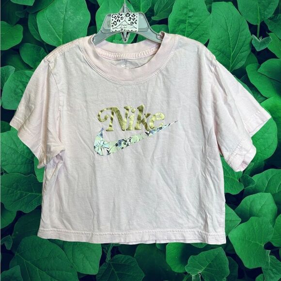 5 for $25🔥Teen XS The Nike Tee Pink Floral Cropped T-Shirt - Picture 1 of 6